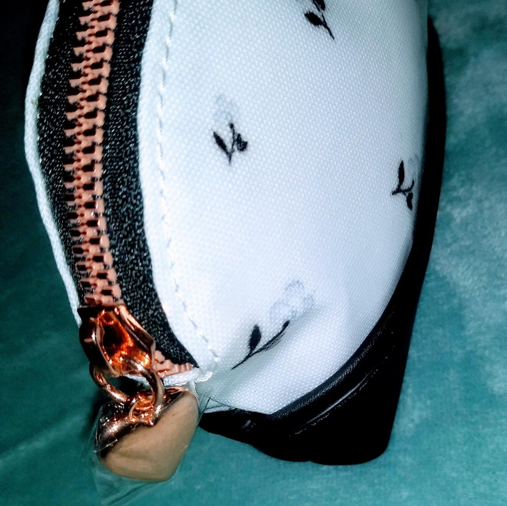 LC Mini Makeup pouch - Picture 2 of 3
